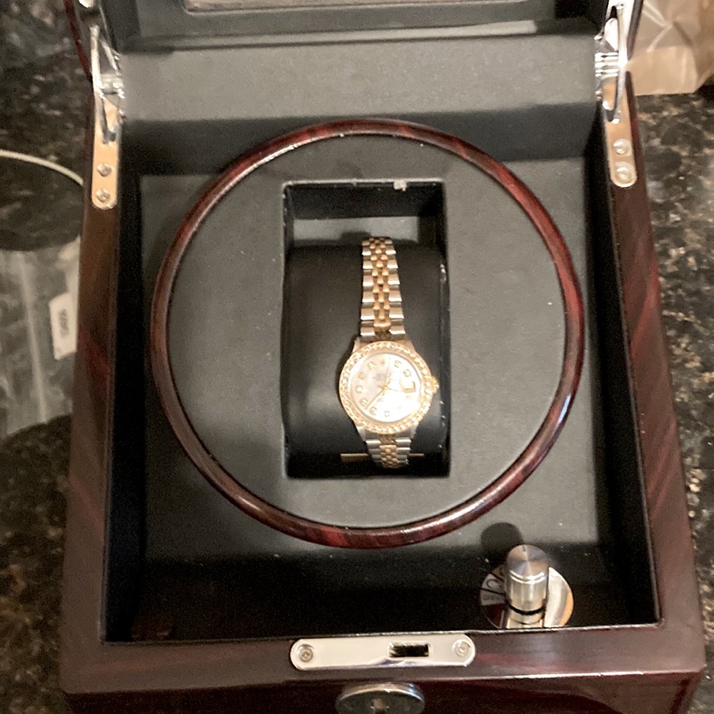 Ladies Oyster Datejust Mother of Pearl Rolex with Diamonds